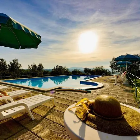 Popoltaio-schiacciato Sleeps 4 Pool T762690 Ravigliano