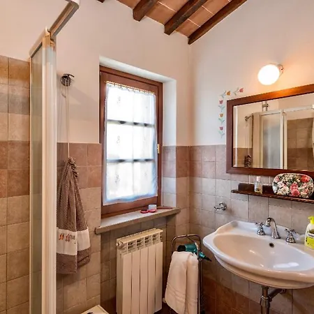Popoltaio-schiacciato Sleeps 4 Pool T762690 * Ravigliano
